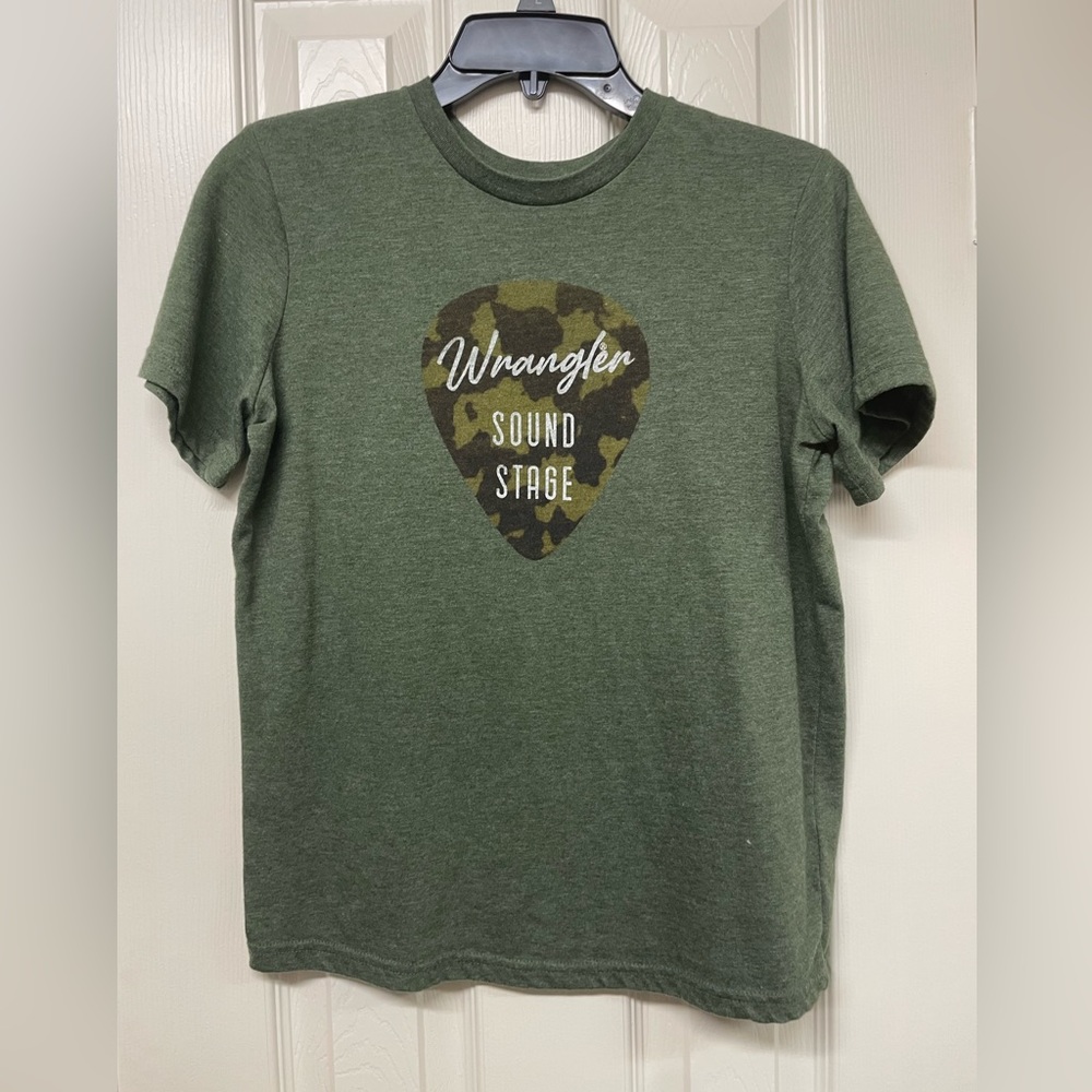 Wrangler T-shirt.